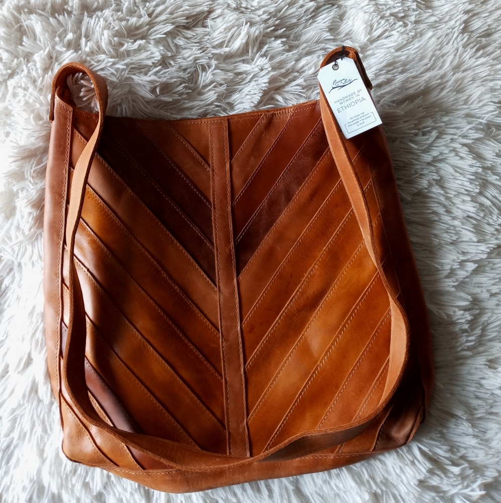 Raven and Lily 100%Genuine Leather Crossbody Bag